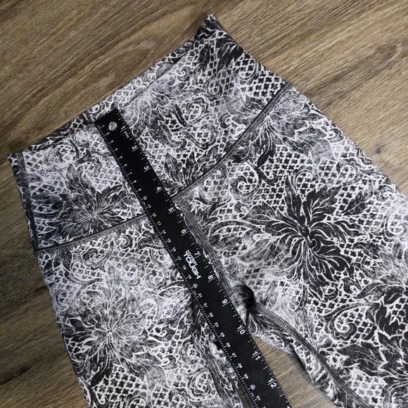 Lululemon Womens High Rise Floral Lace Print Leggings Black White Size 4 - Picture 3 of 7